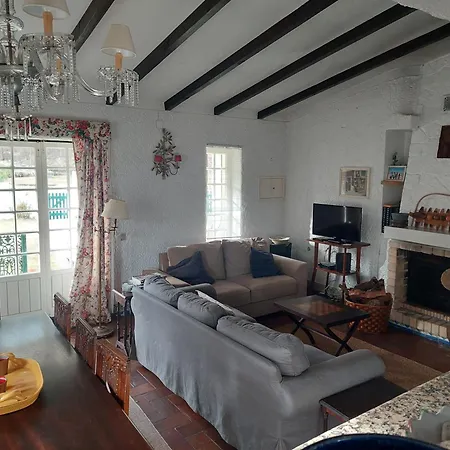Casa Dos Pinheiros Feriehus Casal do Narcizo