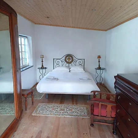 Casa Dos Pinheiros Feriehus *